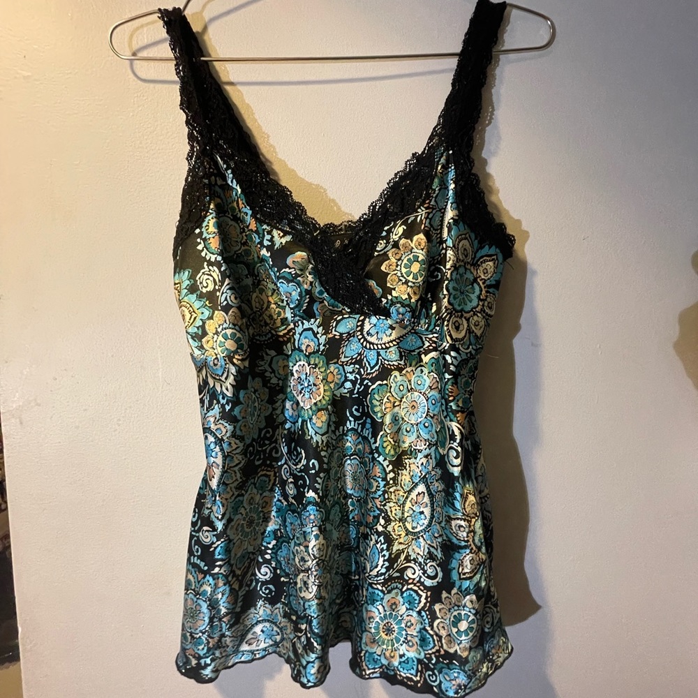 Beautiful silky self esteem top with lace trim